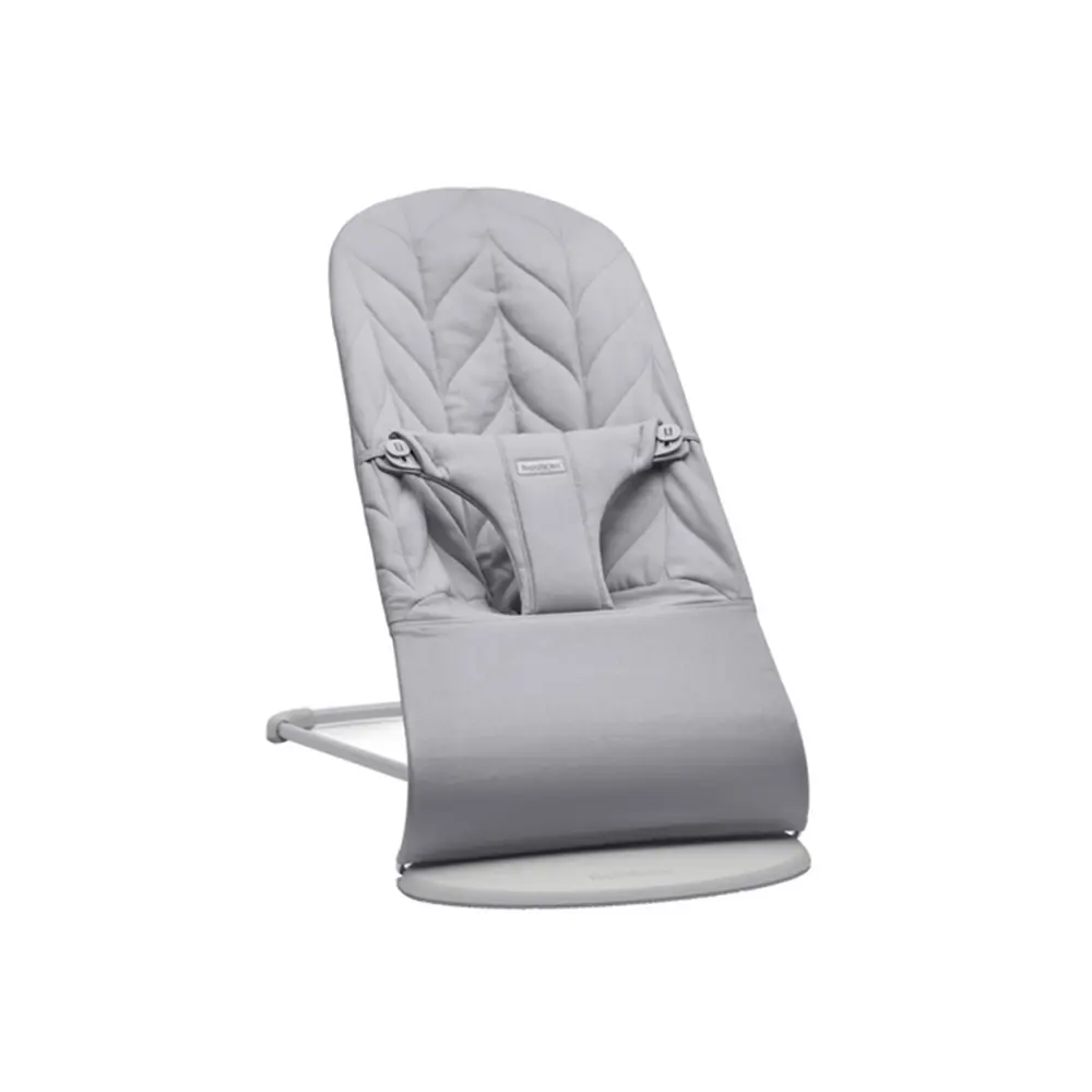 product-Babysitter Bliss Vävd Bladmönstrad Quilt - Ljusgrå