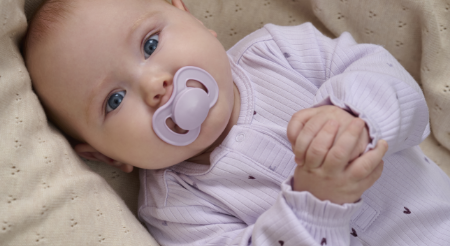 Shop bodyer & heldragter til babyer fra Fixoni