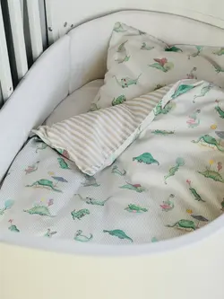 Baby Allergivenligt sengetøj bomuldssatin Beige/Grøn Dino (Høj TC - 300)